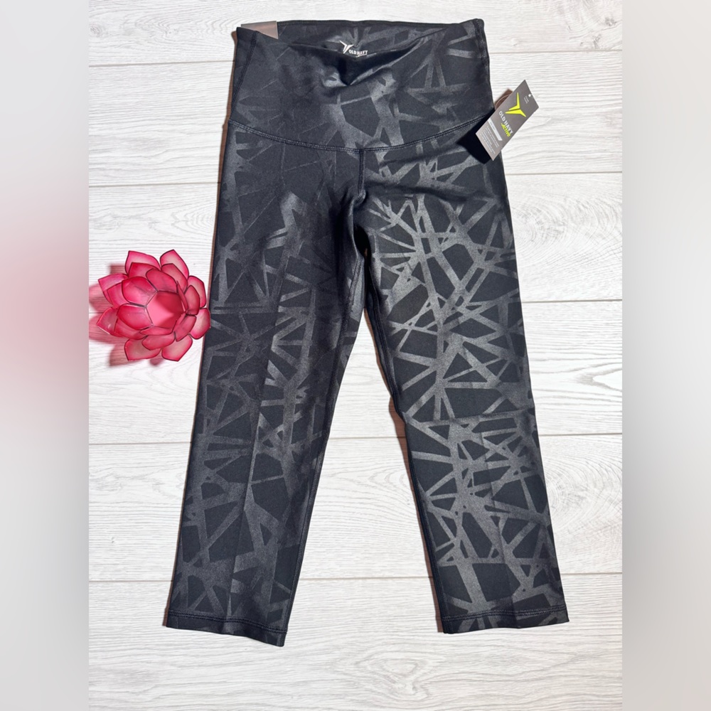 Old Navy Cropped Leggings NWT -Size Small - Black Pattern